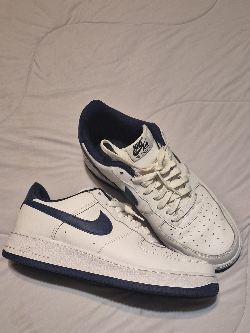 Low - White / Navy Men’s Air Force 1